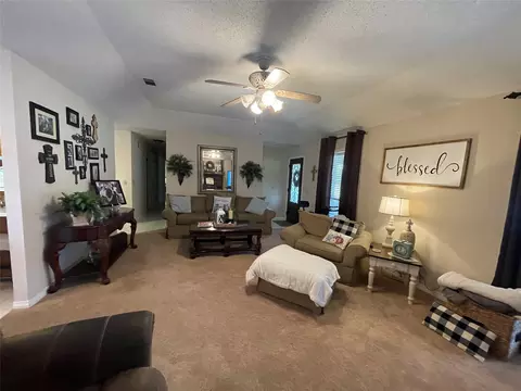 Living - 805 10th St NW, Springhill, LA 71075 photo 2 of 2