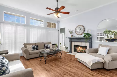 2012 Valley Falls Ave, Mesquite, TX 75181