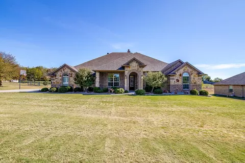 531 Parker Oaks Ln, Weatherford, TX 76087