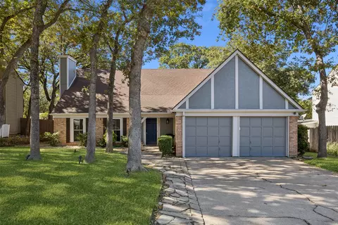 1711 Acorn Dr, Euless, TX 76039