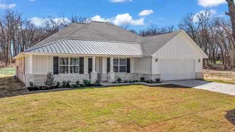 139 Sedona Creek Ct, Poolville, TX 76487