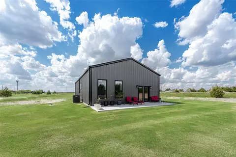 536 Robnett Rd, Waxahachie, TX 75165