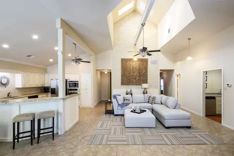 9115 Valley Chapel Ln, Dallas, TX 75220