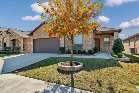1136 Genola Dr, Fort Worth, TX 76177