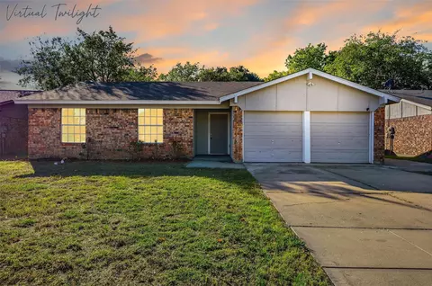 5608 Twin Oaks Dr, Haltom City, TX 76148