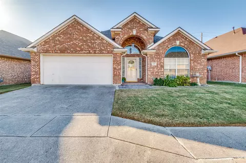 2620 Britany Cir, Bedford, TX 76022
