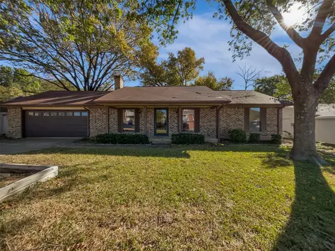 806 SE 4th St, Grand Prairie, TX 75051