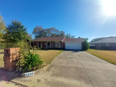3320 Landmark Ln, Forest Hill, TX 76119