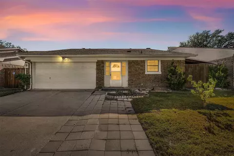 2212 Benbrook Dr, Carrollton, TX 75007