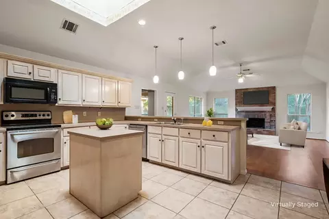 Kitchen - 3133 Chimney Hill Dr, Waco, TX 76708 photo 4 of 4