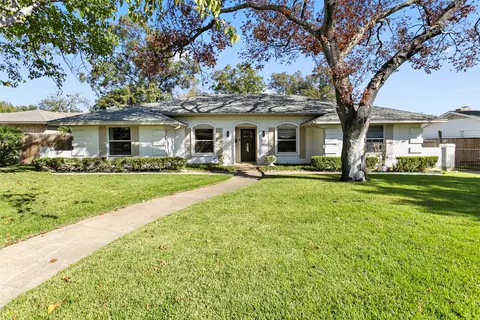 3825 Sundown Dr, Benbrook, TX 76116