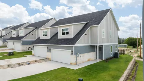 720 N Sycamore St, Hico, TX 76457
