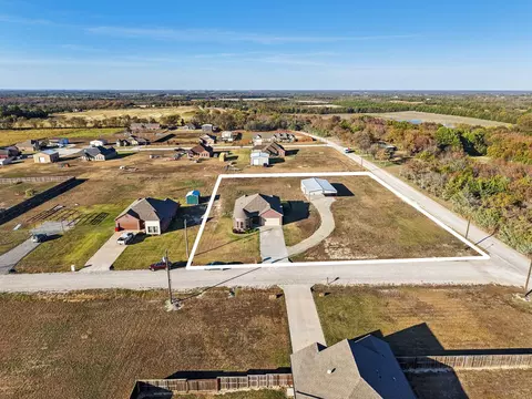 220 Delatorre St, Trenton, TX 75490