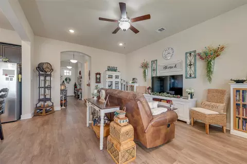 136 Creekside Dr, Sanger, TX 76266 photo 6