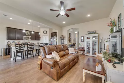 136 Creekside Dr, Sanger, TX 76266 photo 7