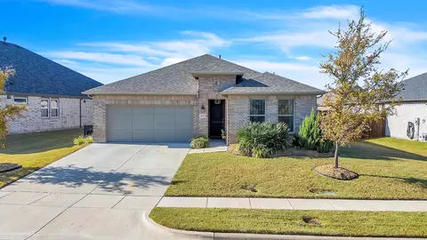912 Pear Ave, Forney, TX 75126