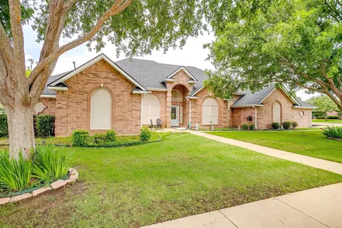 1200 Blackberry Ct, Crowley, TX 76036