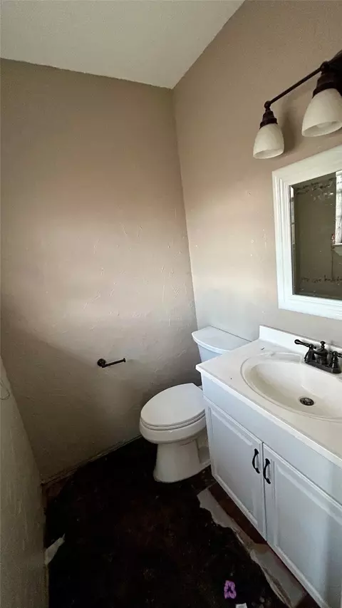 Bath - 108 Freeman St, Terrell, TX 75160 photo 2 of 2