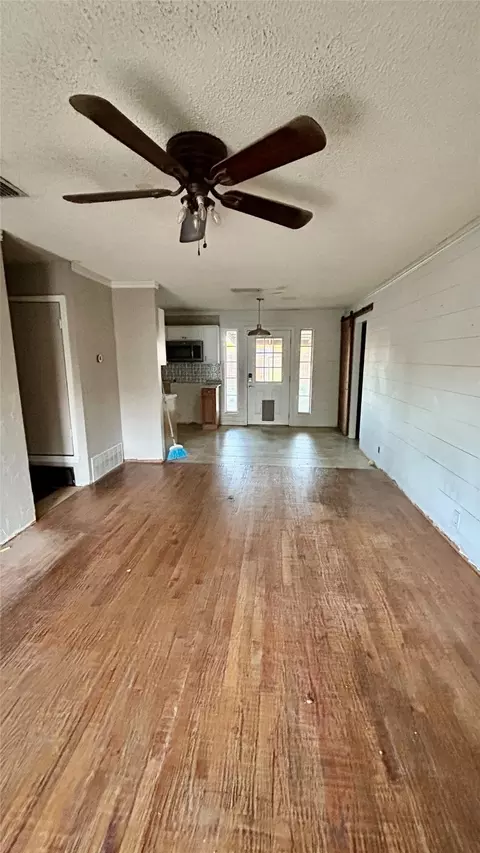 Living - 108 Freeman St, Terrell, TX 75160 photo 1 of 2