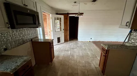 Entry Way - 108 Freeman St, Terrell, TX 75160 photo 2 of 3