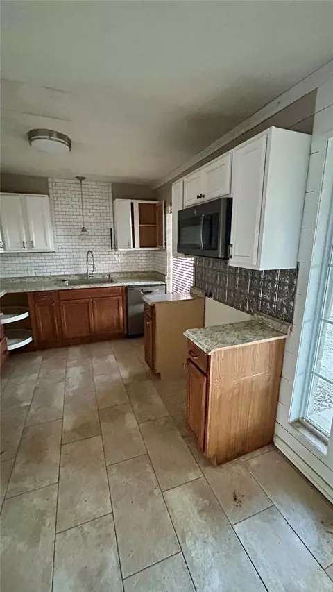 Kitchen - 108 Freeman St, Terrell, TX 75160 photo 2 of 3