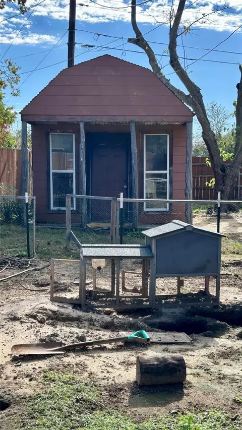 Exterior - 108 Freeman St, Terrell, TX 75160 photo 11 of 12