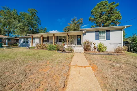 207 Inwood Dr, Palestine, TX 75801