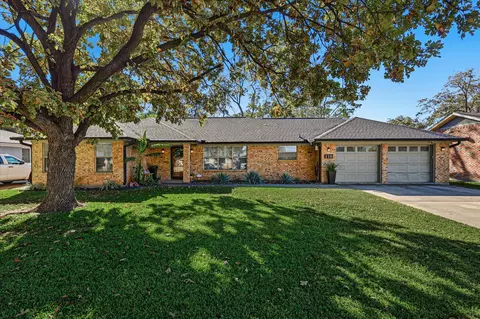 110 E 7th St, Irving, TX 75060