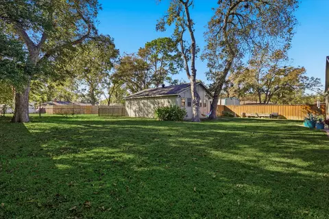 Exterior - 110 E 7th St, Irving, TX 75060 photo 4 of 6