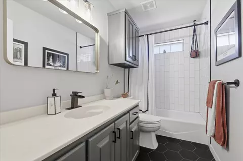 Bath - 110 E 7th St, Irving, TX 75060 photo 3 of 3