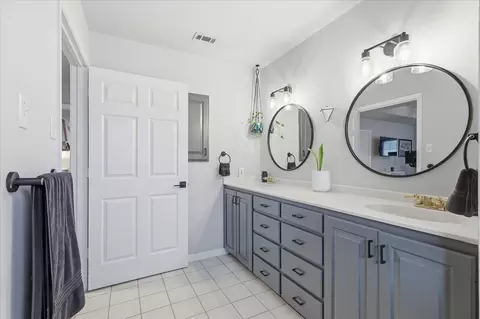Bath - 110 E 7th St, Irving, TX 75060 photo 2 of 3