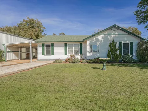 438 South St, Krum, TX 76249