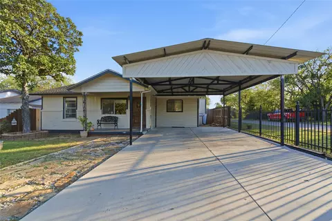 5615 Calloway St, Sansom Park, TX 76114
