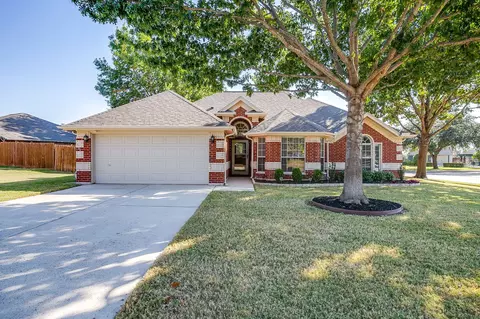525 Sycamore Ln, Saginaw, TX 76179