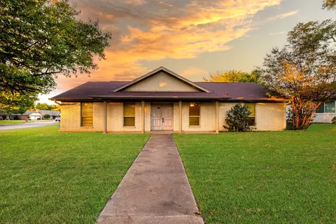 1307 Glassboro Cir, Arlington, TX 76015