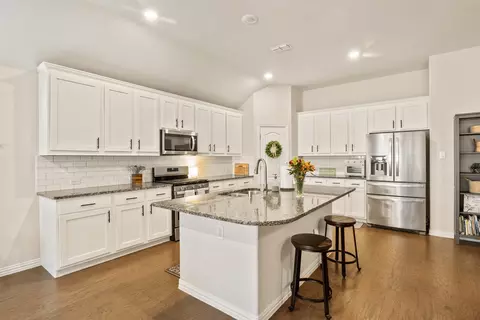 Kitchen - 317 Timberline Dr, Midlothian, TX 76065 photo 1 of 2