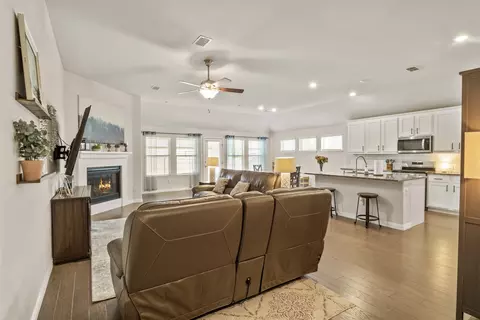 Entry Way - 317 Timberline Dr, Midlothian, TX 76065 photo 1 of 2
