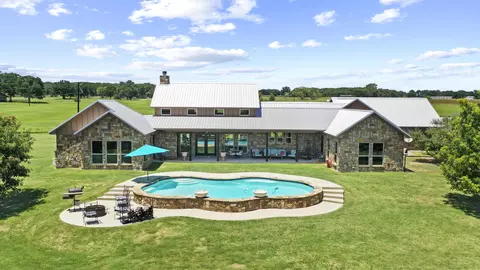 210 W Bluff Ln, Millsap, TX 76066