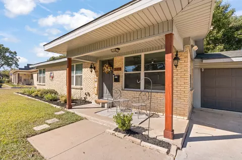 4816 Lowell Ln, Fort Worth, TX 76133