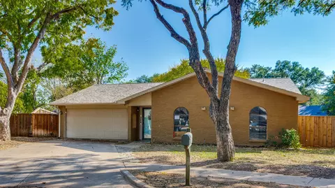 4102 Foxmoor Ct, Arlington, TX 76016
