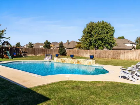 1616 Bassett Hound Dr, Haslet, TX 76052