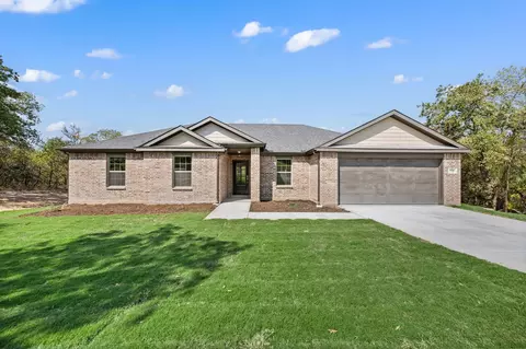 718 Haynie Dr, Runaway Bay, TX 76426