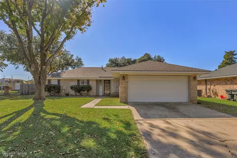 5326 Foxglove Dr, Bossier City, LA 71112