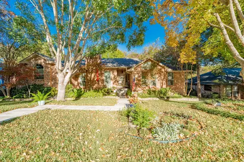 537 Ten Mile Dr, Desoto, TX 75115