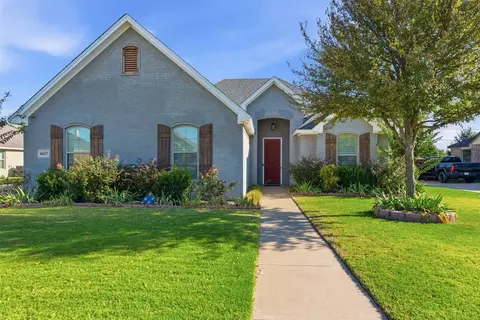 1617 Hawthorne St, Cleburne, TX 76033