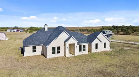 6916 Sky Rd, Joshua, TX 76058