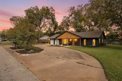 1305 Pecan Dr, Weatherford, TX 76086