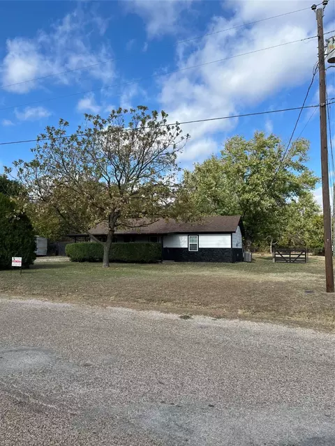 8209 Happy Trl, Alvarado, TX 76009