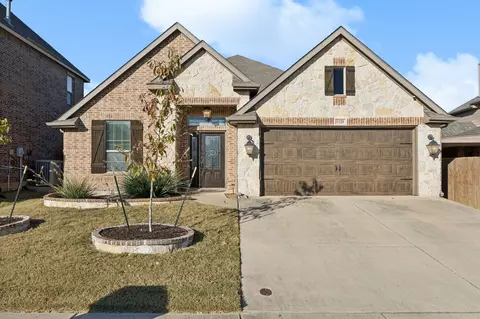 1129 Albany Dr, Fort Worth, TX 76131