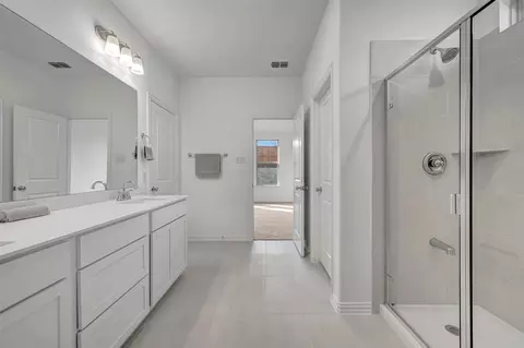 Bath - 2913 Classical Dr, Argyle, TX 76226 photo 2 of 4